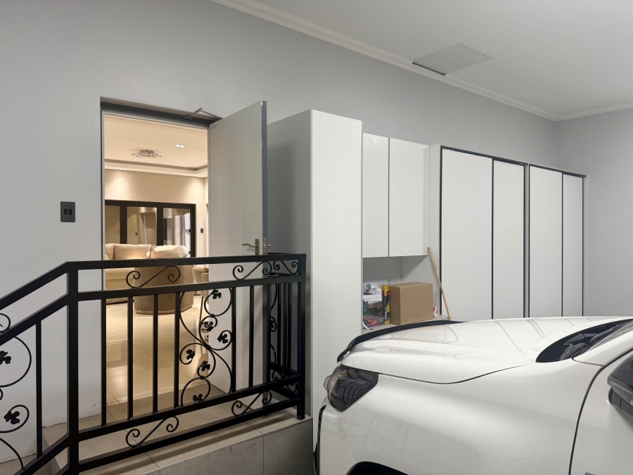 5 Bedroom Property for Sale in Tafelzicht Western Cape